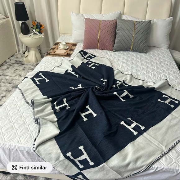 Luxury “H” Pattern Throw Blanket — Neutral Cozy Home Decor - Picture 2 of 3
